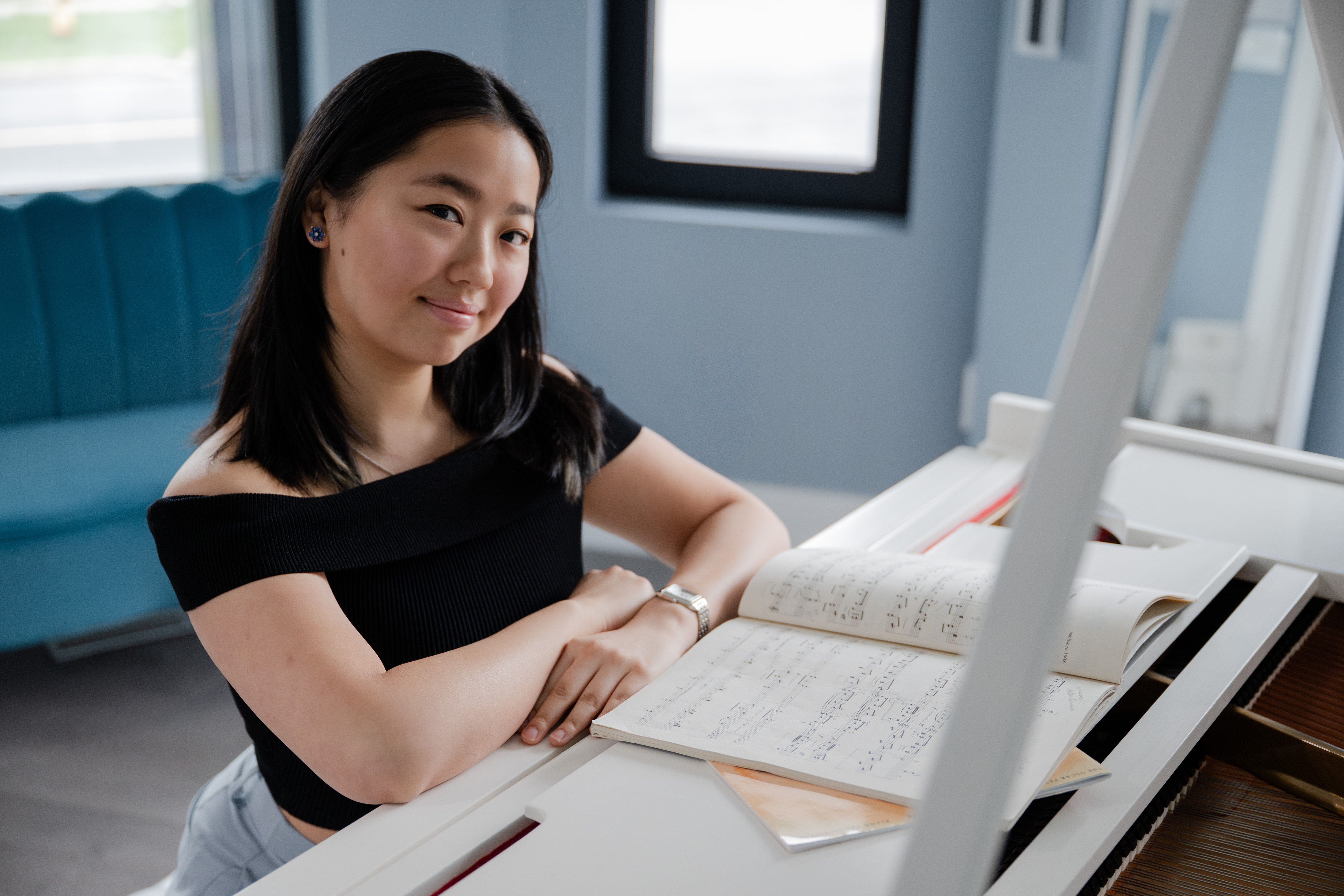 Erin Yip playing piano